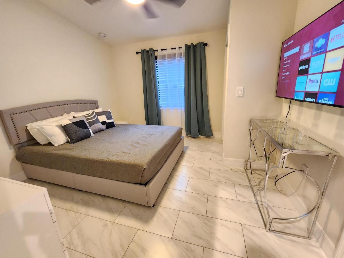 The Villa Orlando@College Park. Sleeps16 Dış mekan fotoğraf