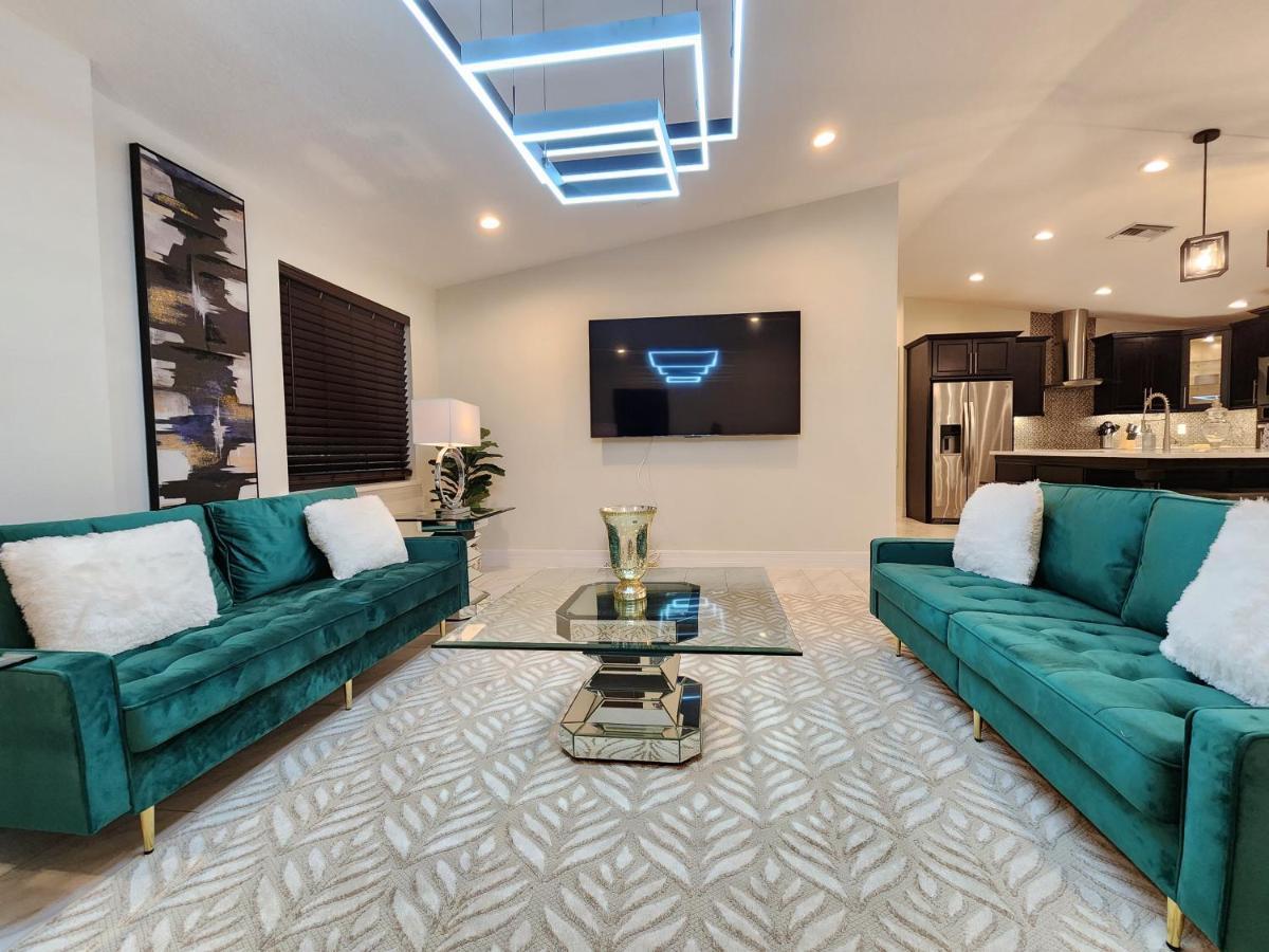 The Villa Orlando@College Park. Sleeps16 Dış mekan fotoğraf