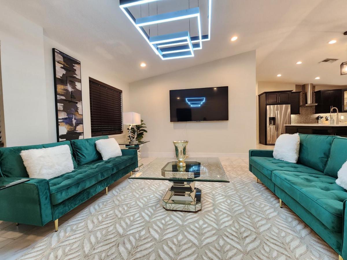 The Villa Orlando@College Park. Sleeps16 Dış mekan fotoğraf
