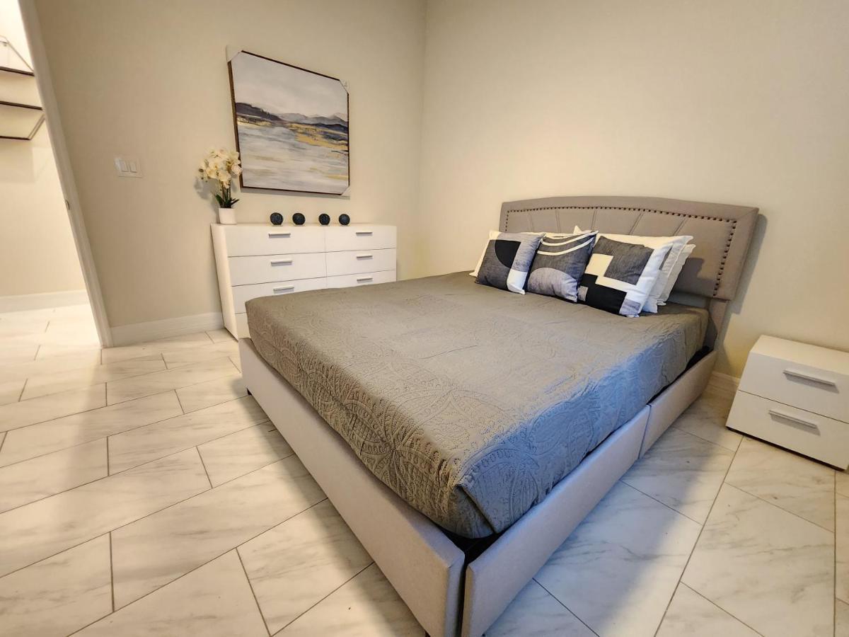 The Villa Orlando@College Park. Sleeps16 Dış mekan fotoğraf