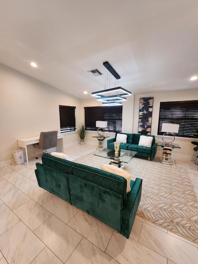 The Villa Orlando@College Park. Sleeps16 Dış mekan fotoğraf