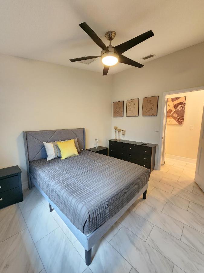 The Villa Orlando@College Park. Sleeps16 Dış mekan fotoğraf