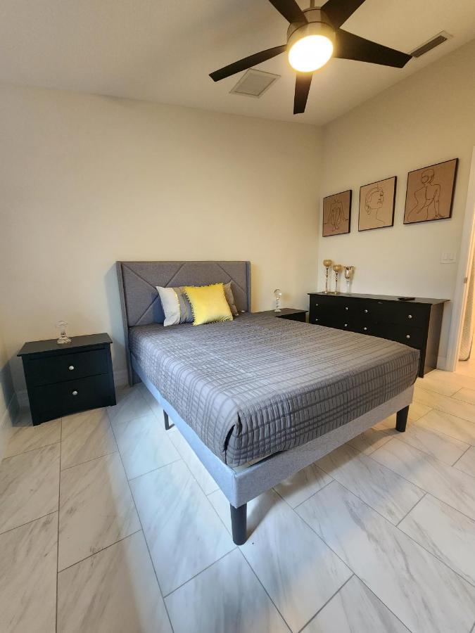 The Villa Orlando@College Park. Sleeps16 Dış mekan fotoğraf