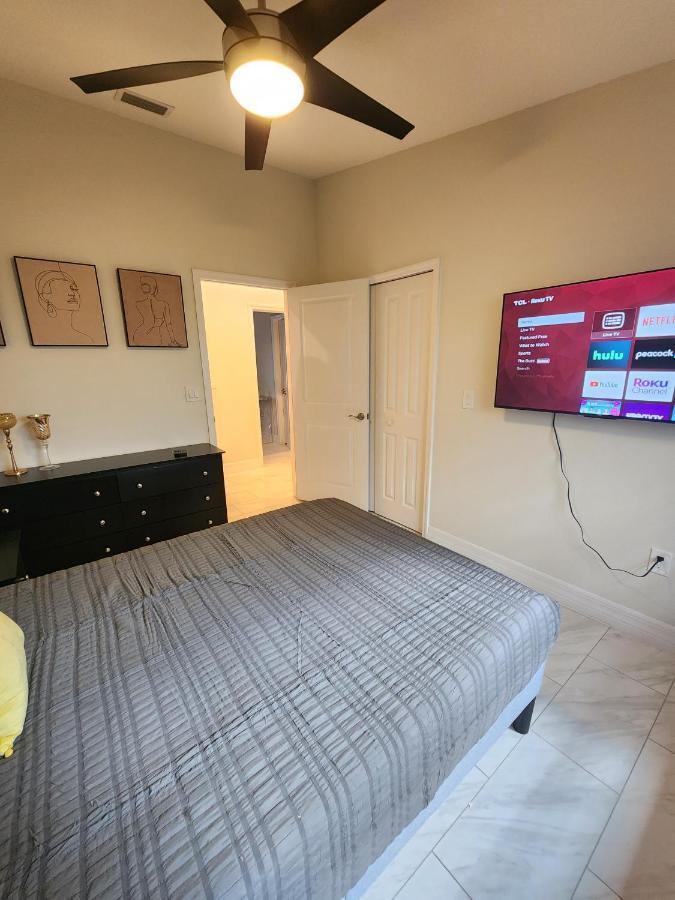 The Villa Orlando@College Park. Sleeps16 Dış mekan fotoğraf
